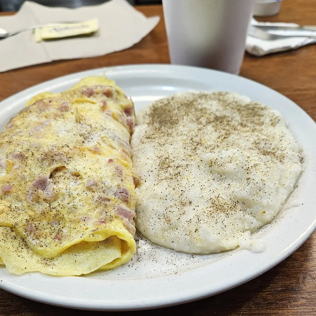 Ham and Cheese Omelette w Grits