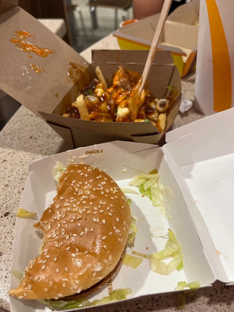 Mac Poulet Et Poutine Avec Poulet Croustillant Buffalo, McDonald's
