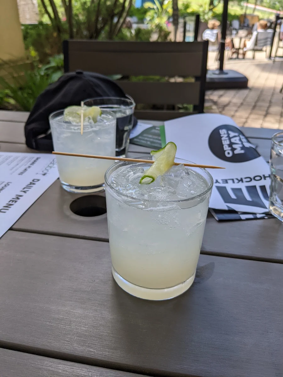 Gin and Tonic, Cabin