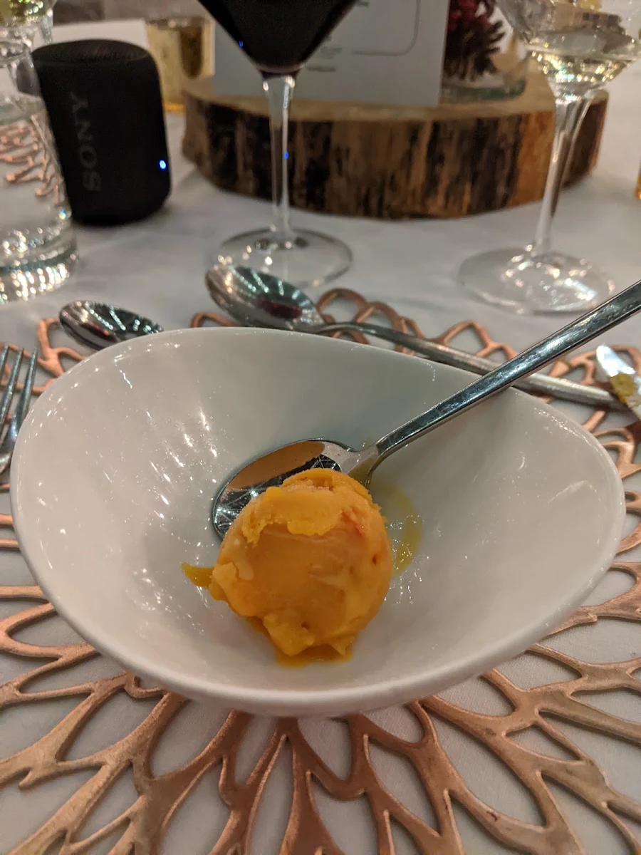 Mango Sorbet, Cabin