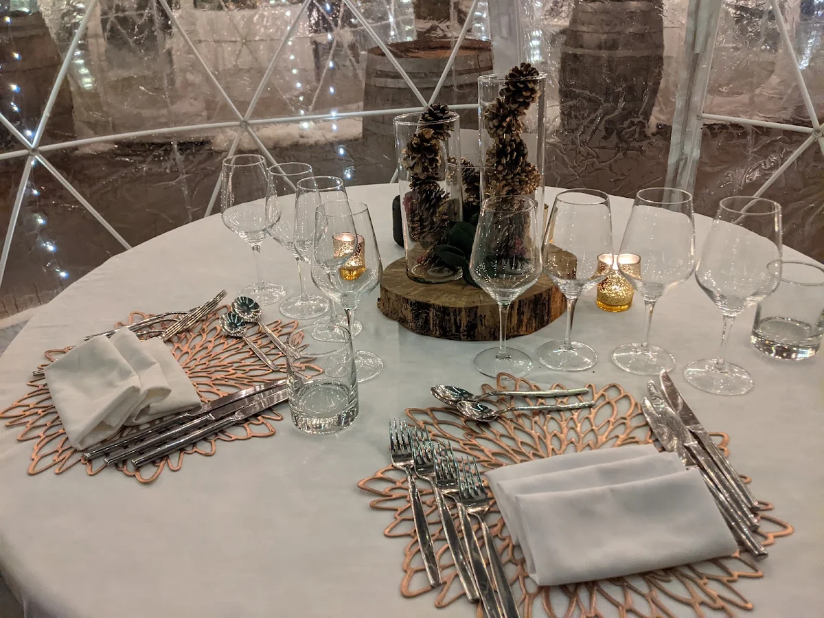 Table Setting, Cabin
