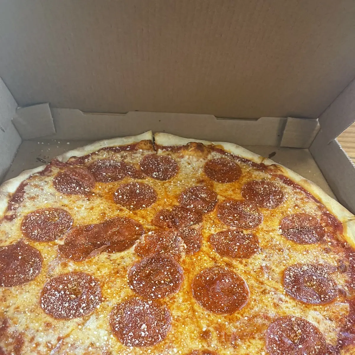Pesto Pizza - 14'' Feeds (2-3)
