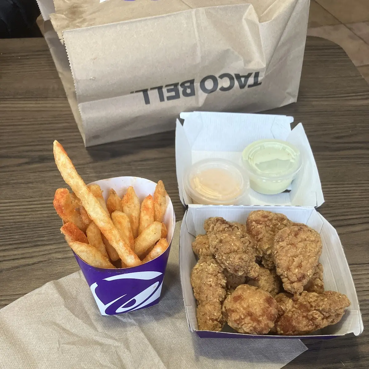 10 Piece Crispy Chicken Nuggets Combo w Nacho Fries Avocado Ranch Sauce & Creamy Chipotle Sauce