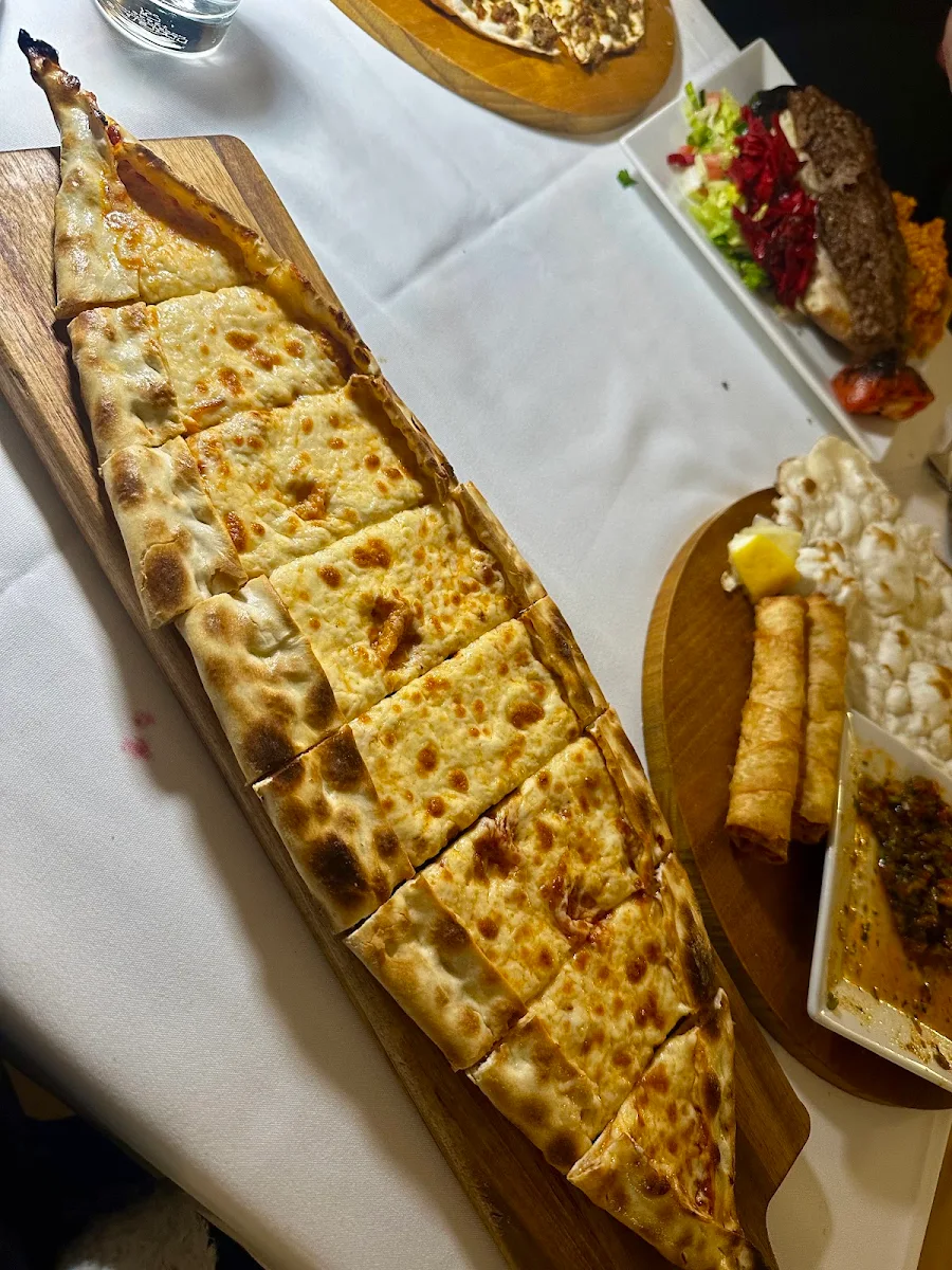 Beef Stew Mozzarella Pide