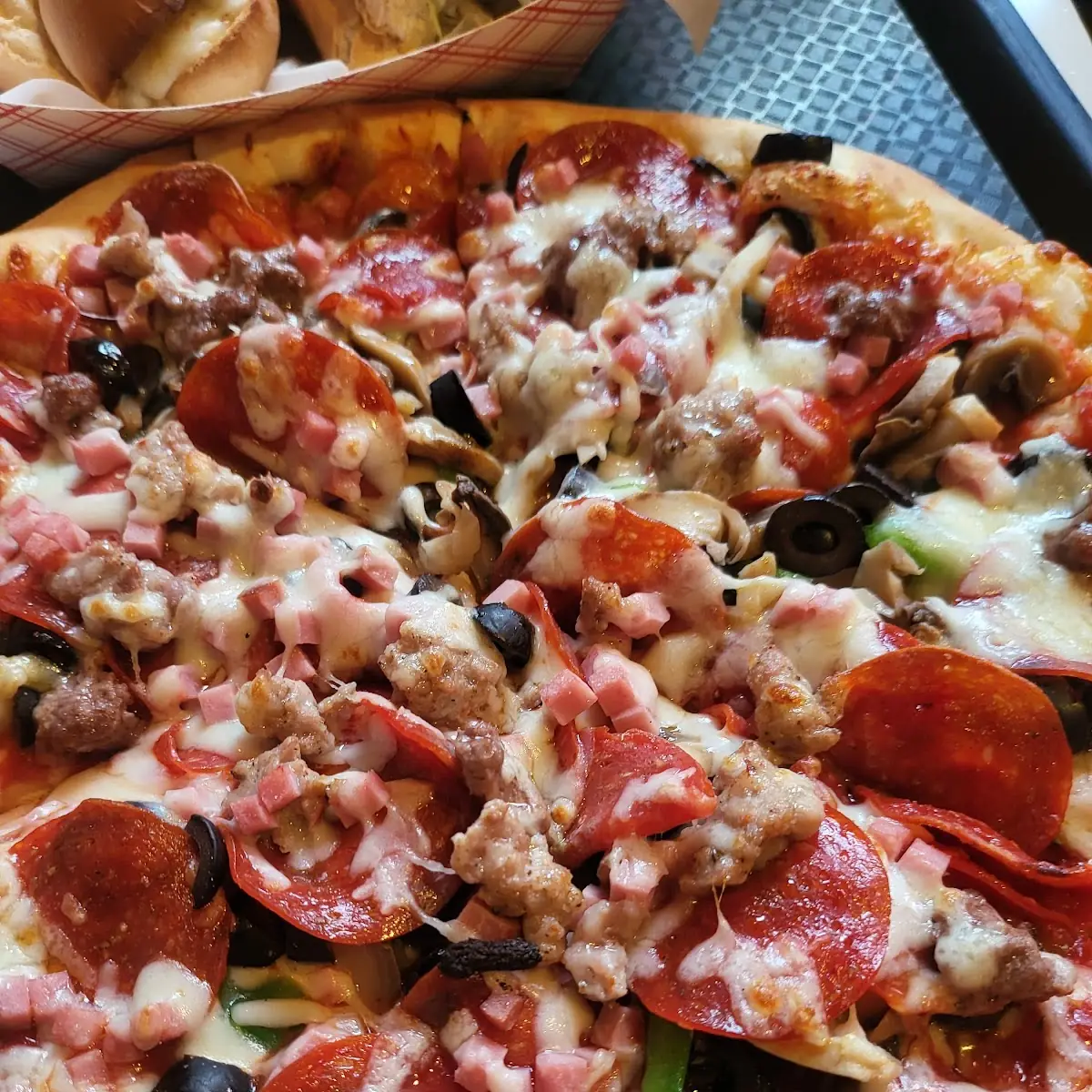 Everything Pizza