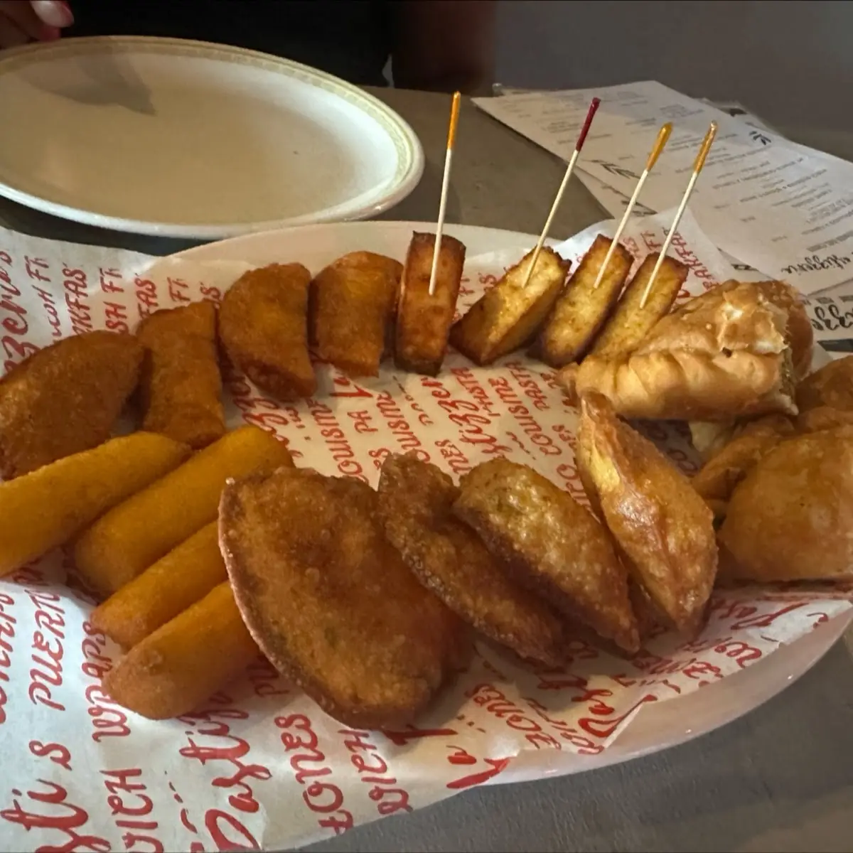 Bandeja Jibara Grande Sorullos Bacalaitos Mini Alcapurrias Empanadillas del Dia Y Queso Frito