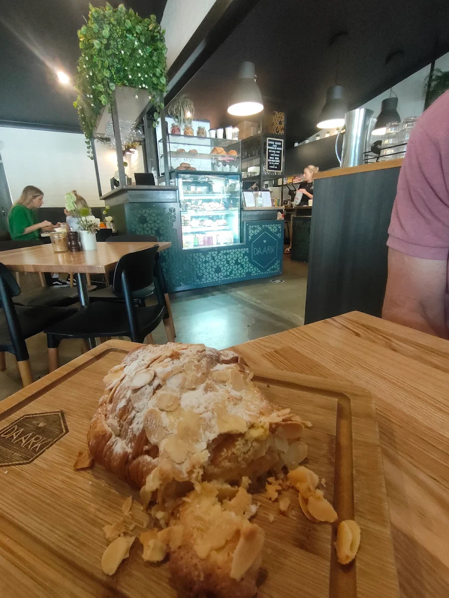 Almond Croissant, Daark Espresso