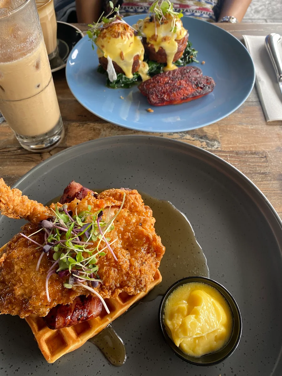 Southern Fried Chicken Waffle, Daark Espresso