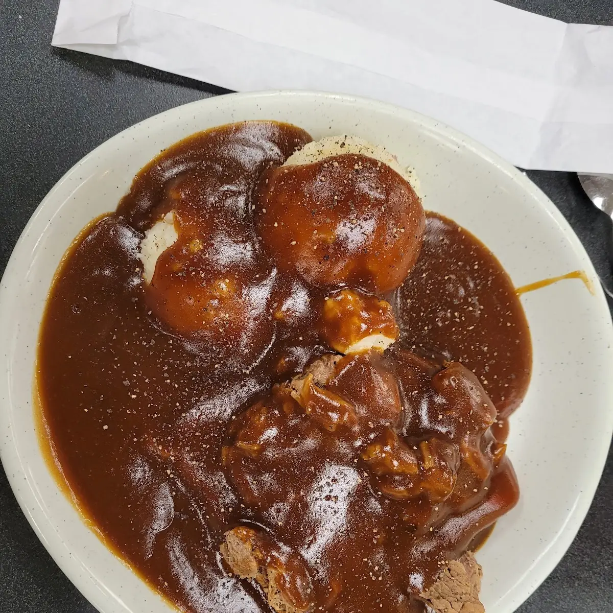 Beef with Mashed Potatoes and Gravy