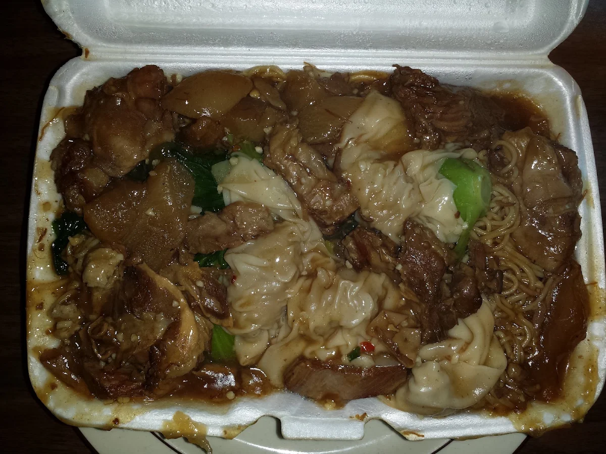 Wanton & Beef Brisket Chow Mein
