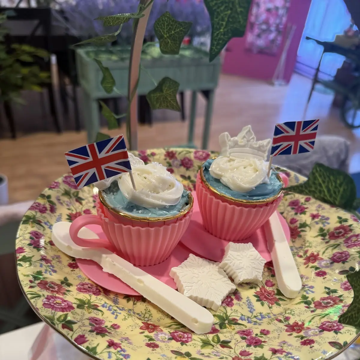 The King & Queen Tea Service - Late Afternoon