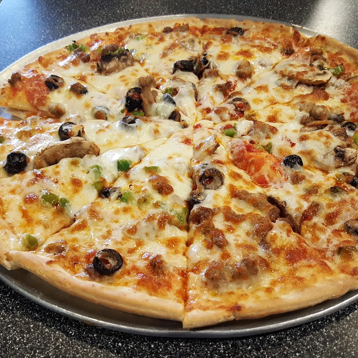 Hand Tossed Supreme Pizza