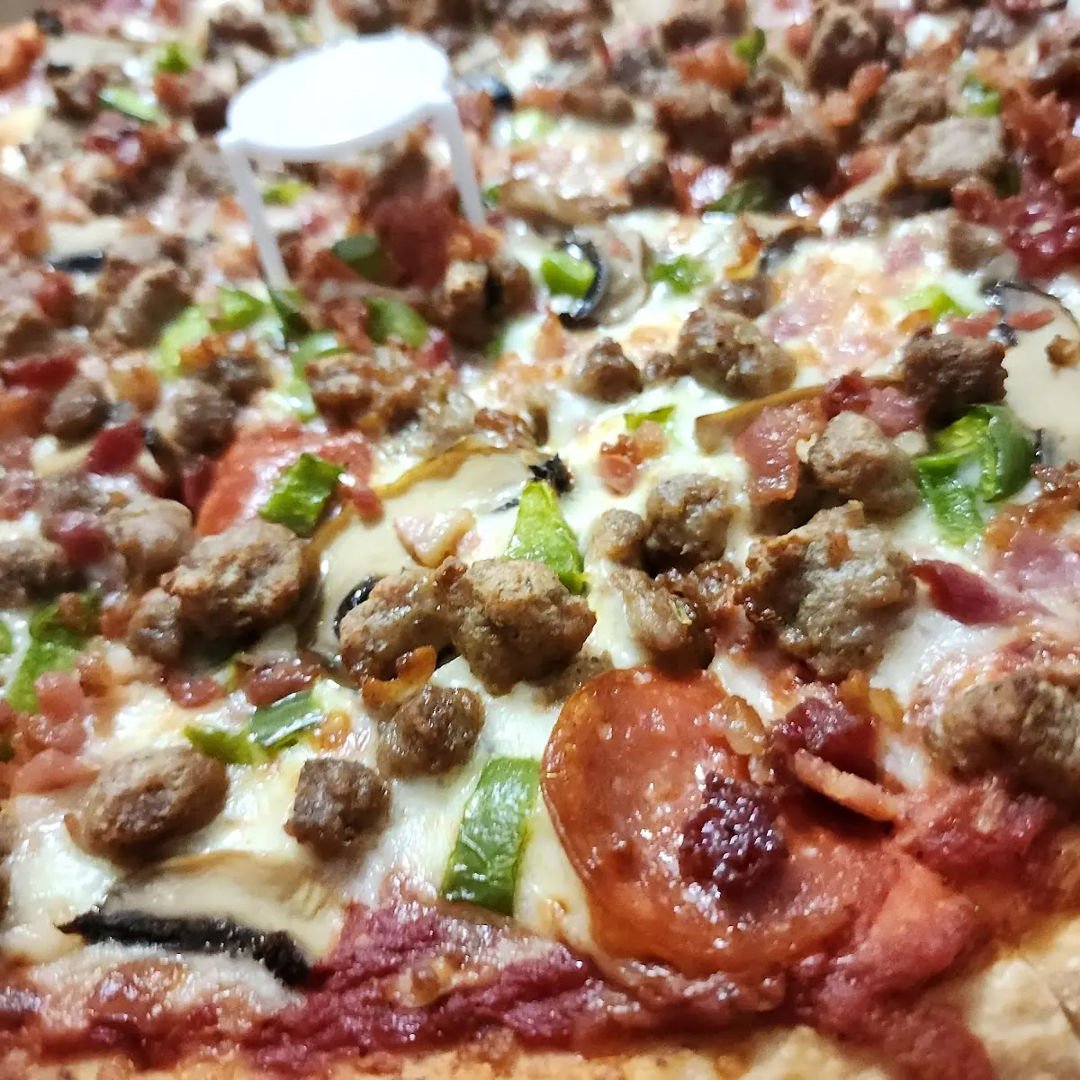 Deluxe Pizza