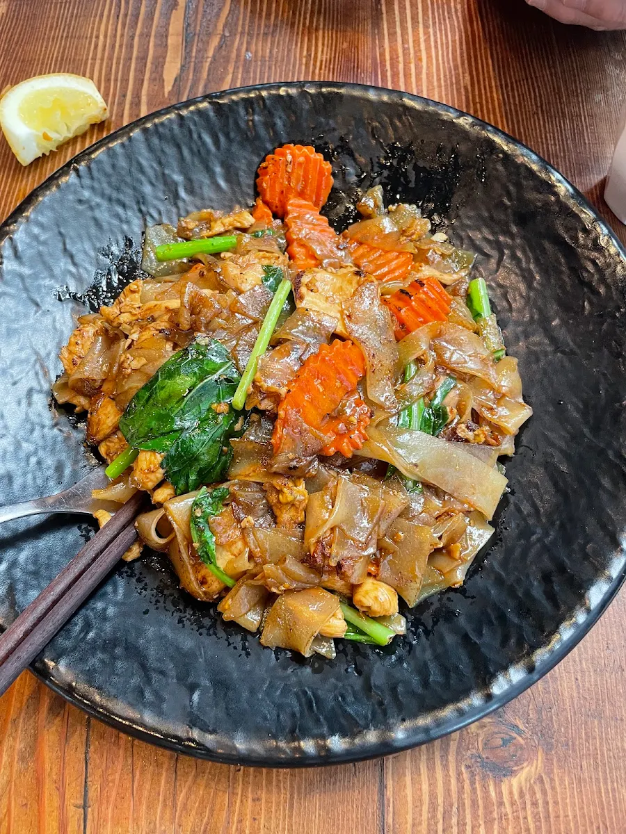 Pad See Eiw, Show Neua Thai Street Food