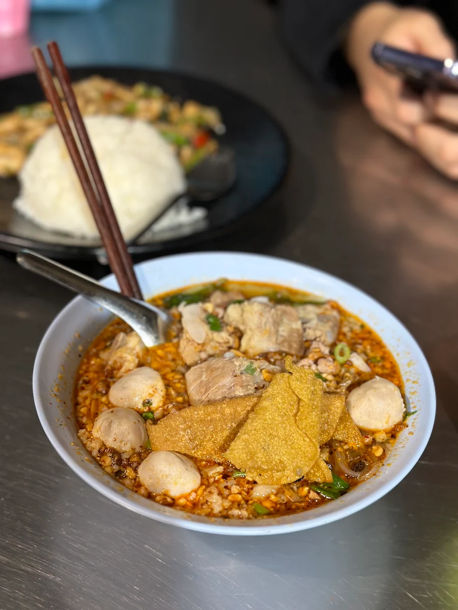 Tom Yum Noodle Soup, Show Neua Thai Street Food