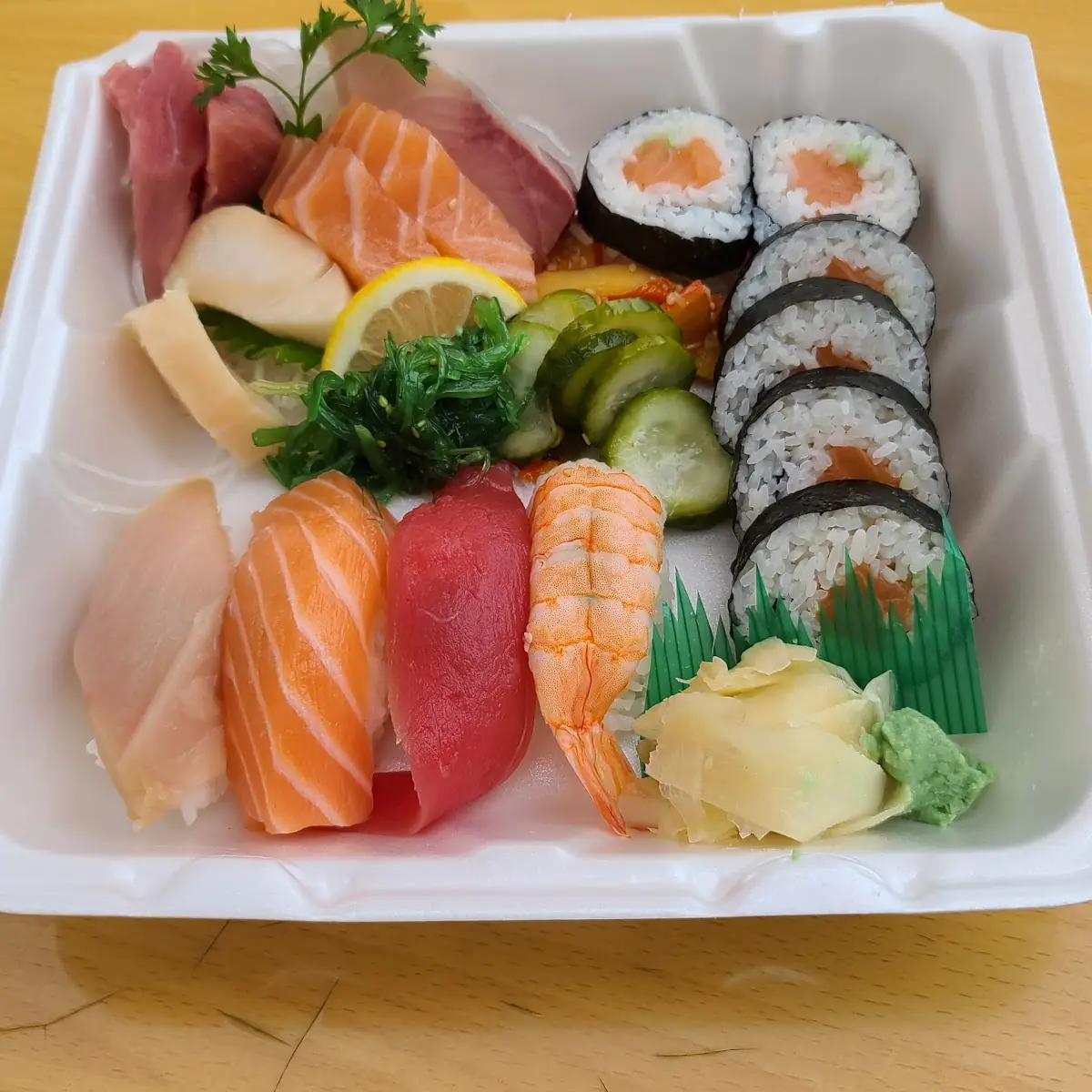Sushi & Sashimi Bento