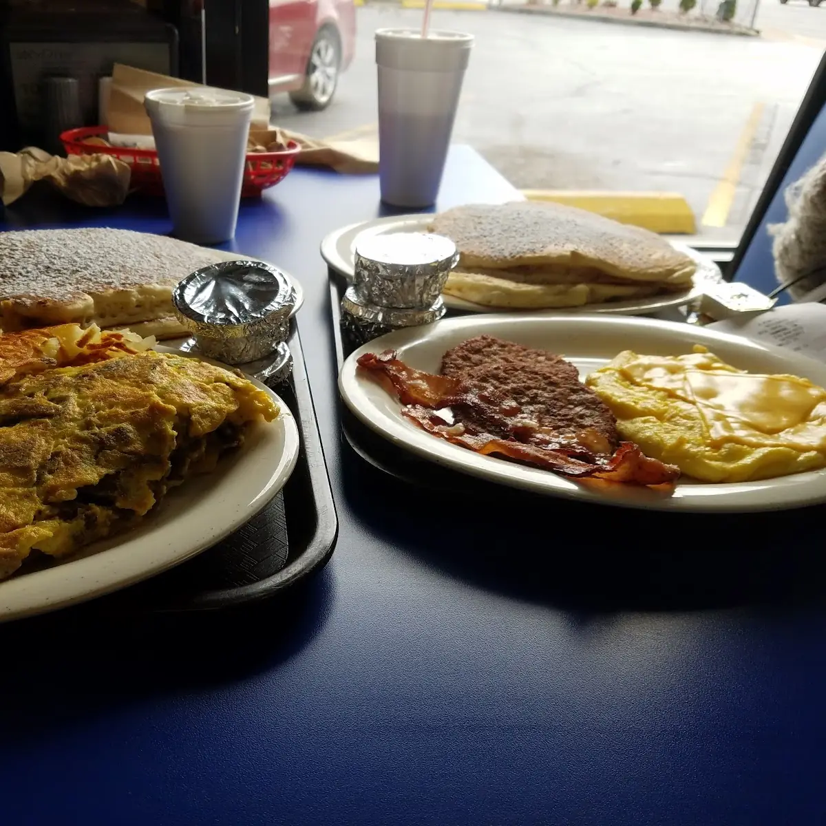 Omelette w Hash Browns