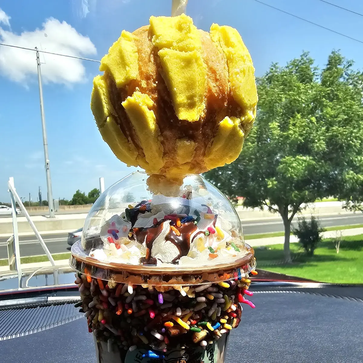 Concha Shake Banana Split Flavor