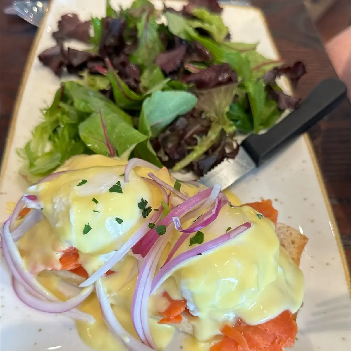 Eggs Benedict w Smoked Salmon