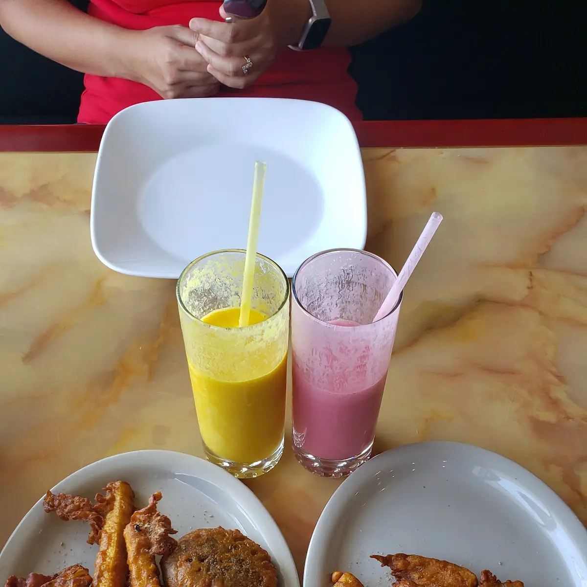 Fish Pakora Vegetable Platter Mango Lassi Strawberry Lassi