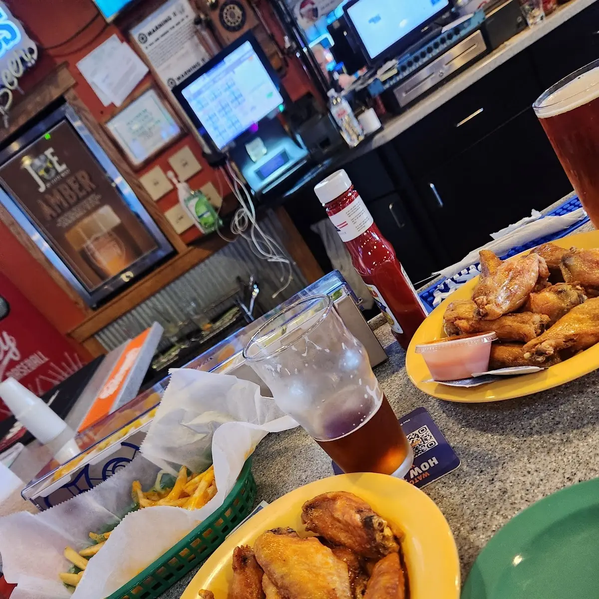Chicken Wings with Fries