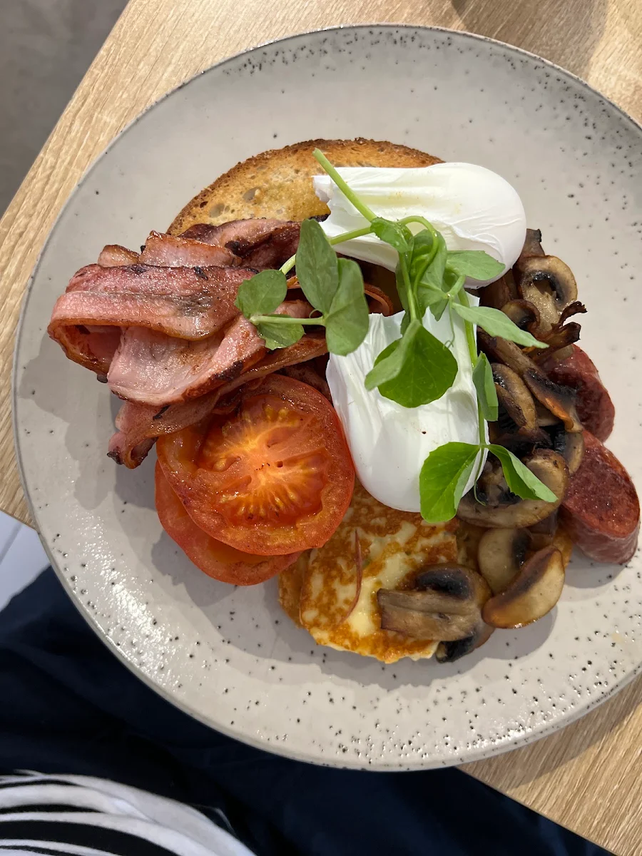 Highlights, M & O Cafe