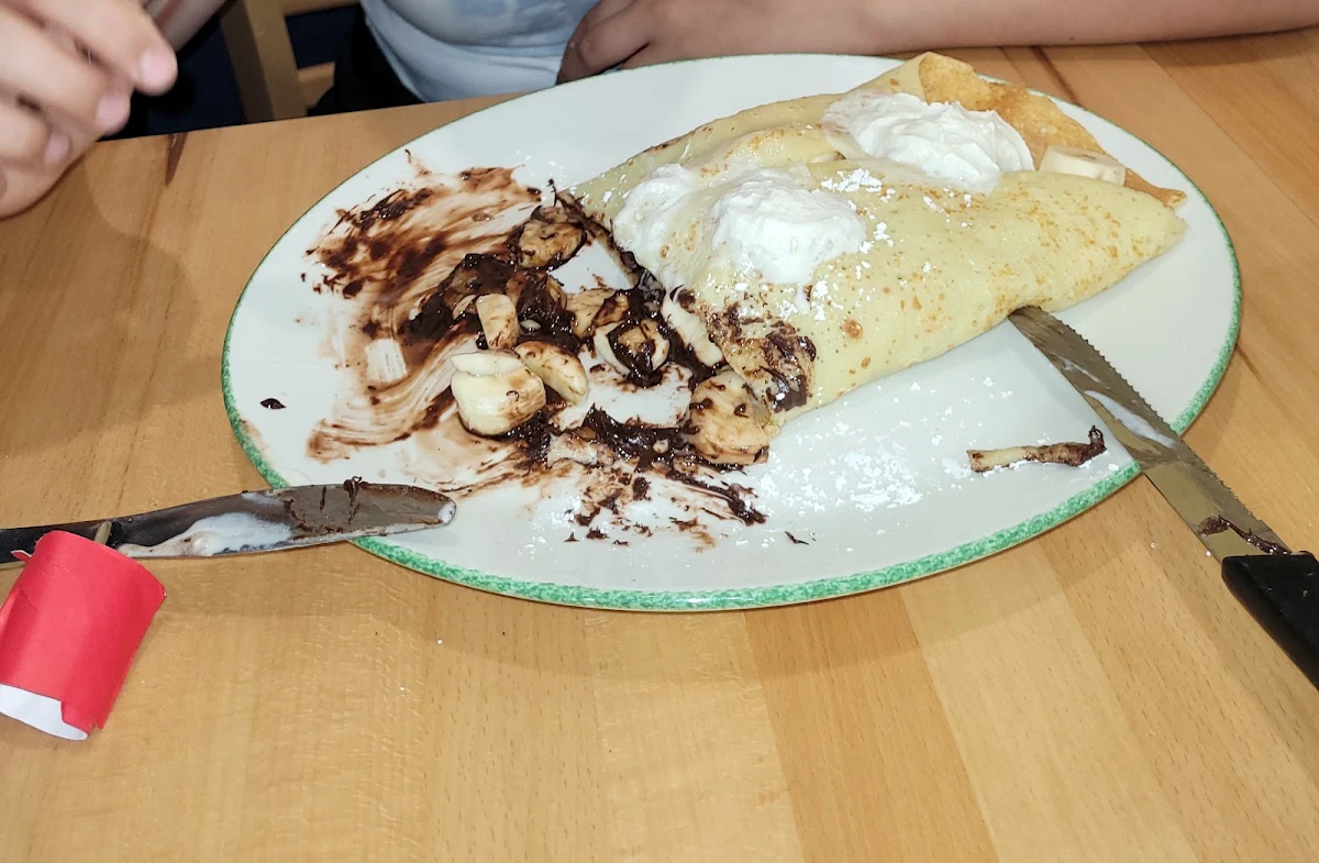 Crêpe Chocolat Banane, Cora Déjeuners et dîners