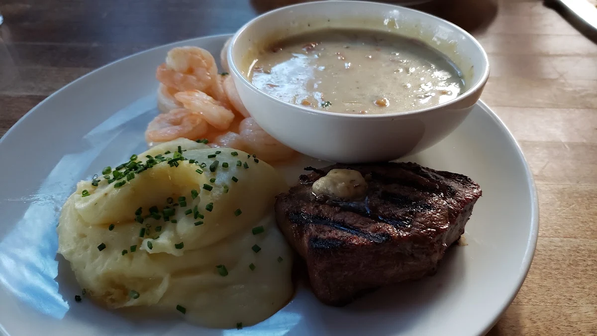 Earls Famous Clam Chowder