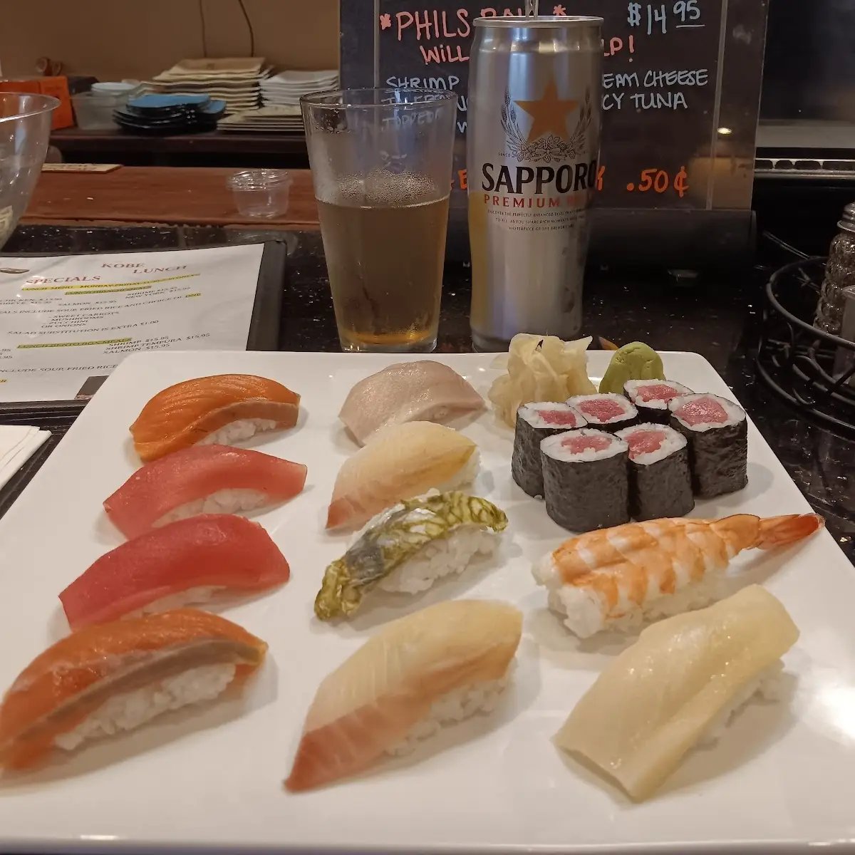 Sashimi Dinner with Tuna Roll