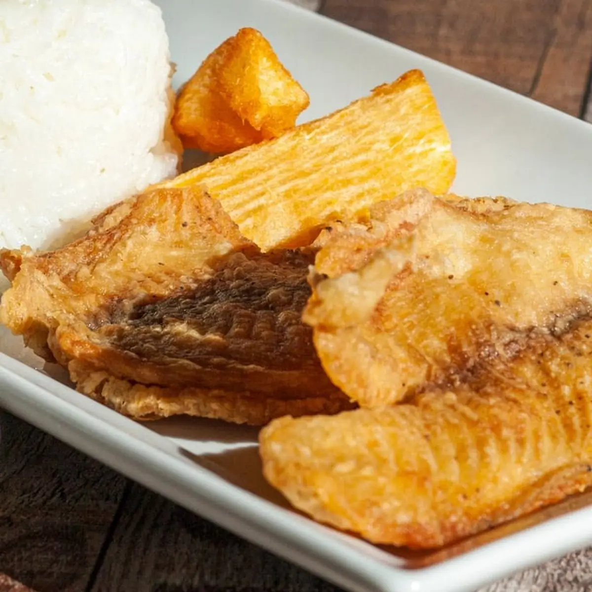 Pescado Frito Salsa Criolla