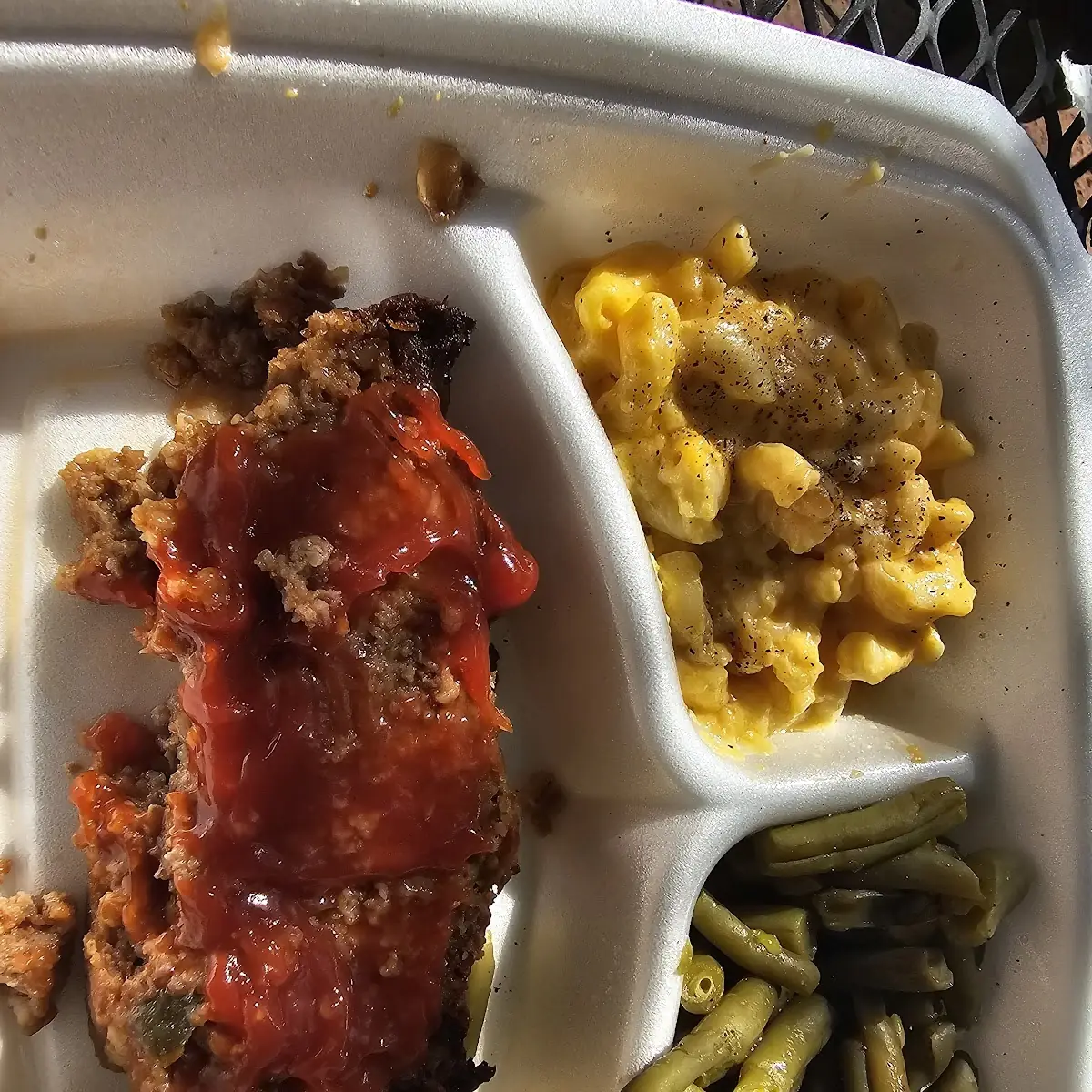 Meatloaf Mac & Cheese and Green Beans