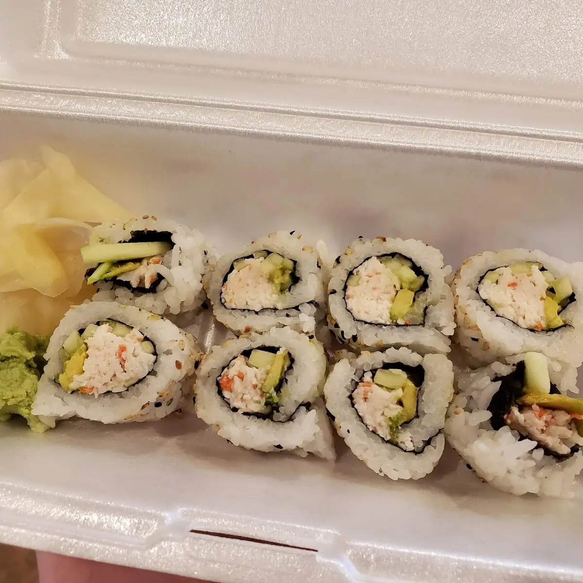 6pc -Spicy Yellow Tail Roll