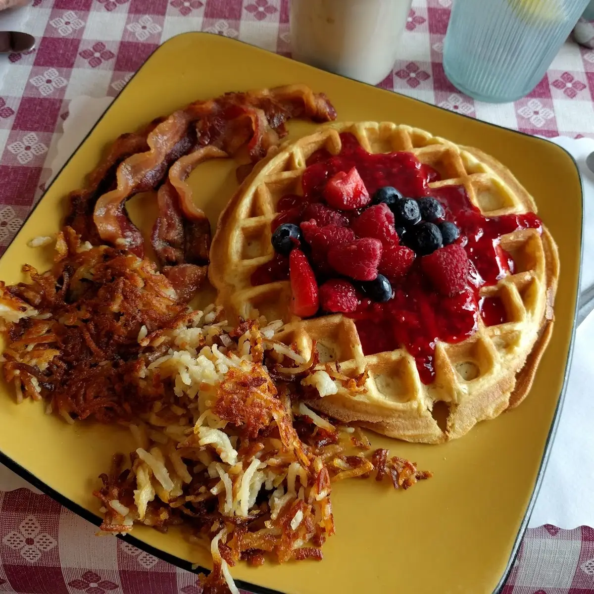 Belgian Waffle w Fruit