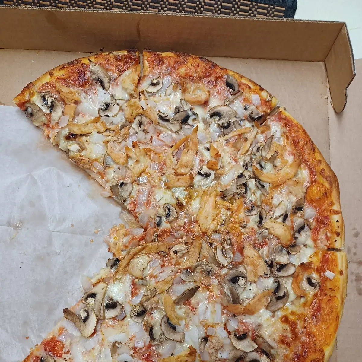 Chicken Mushroom Pizza