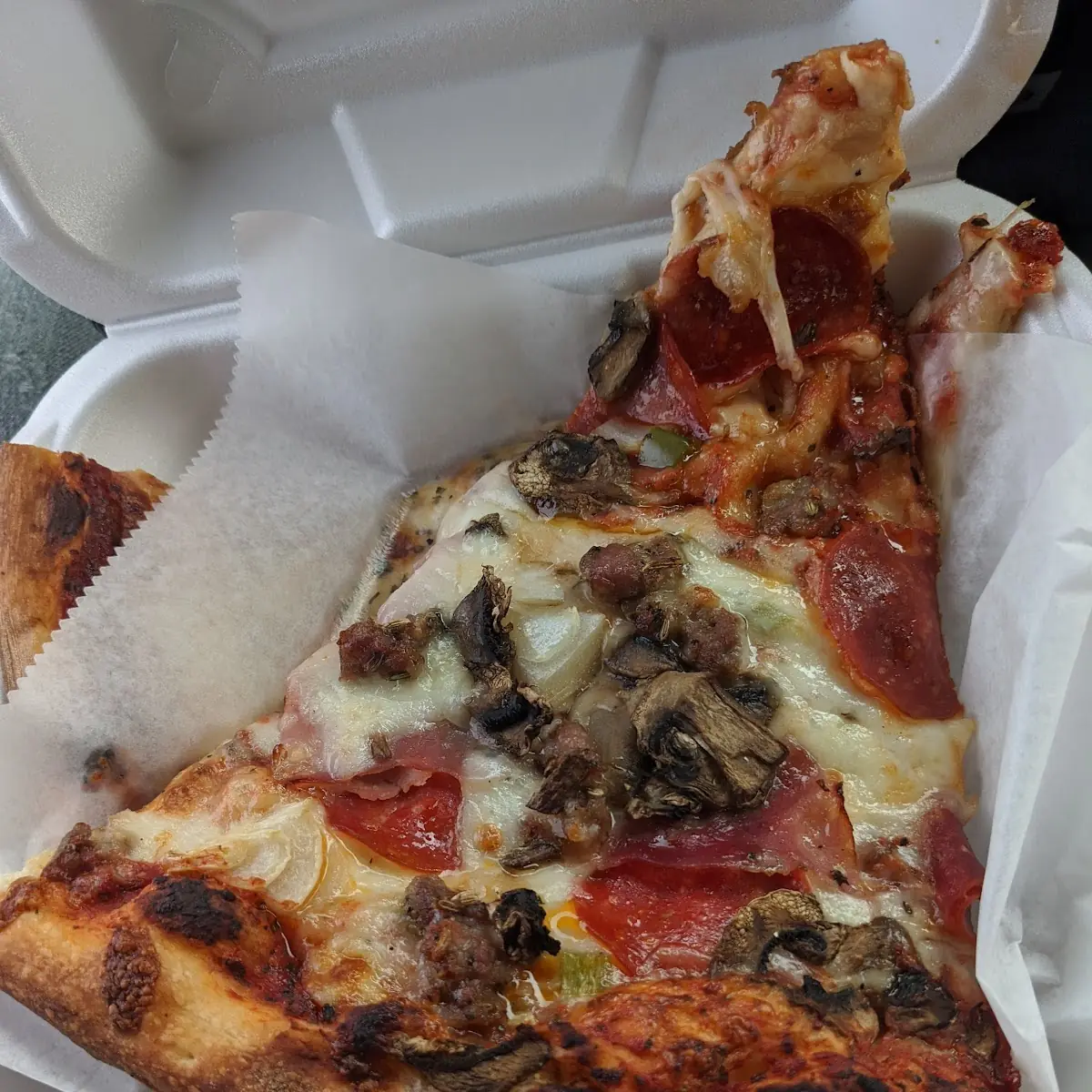 Deluxe Pizza