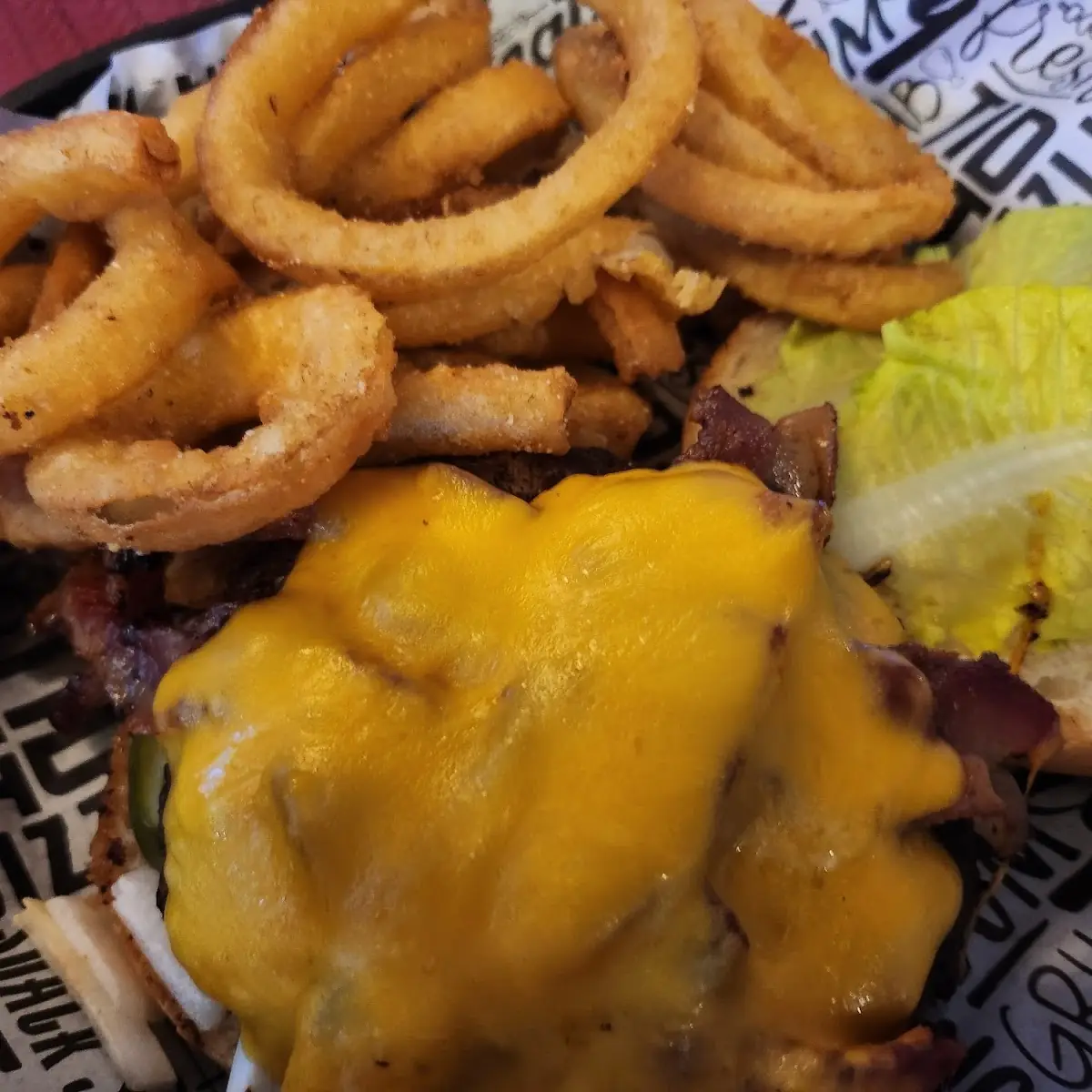 Cheeseburger with Onion Rings