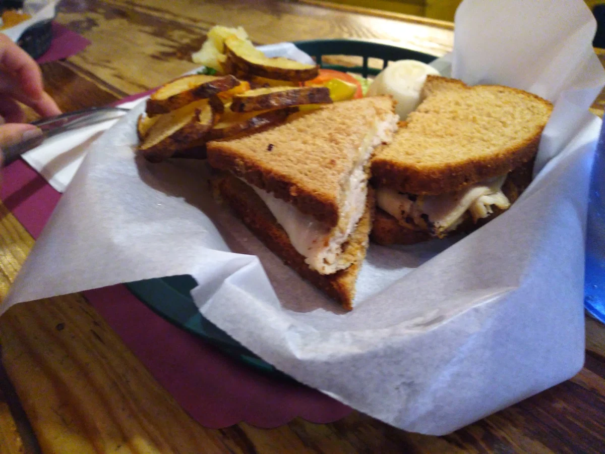 Turkey on Wheat with Chips