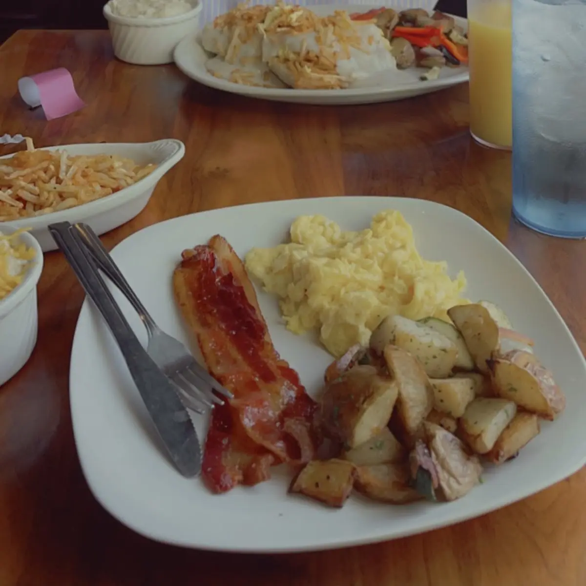 (Kids) One buttermilk pancake with one scrambled egg