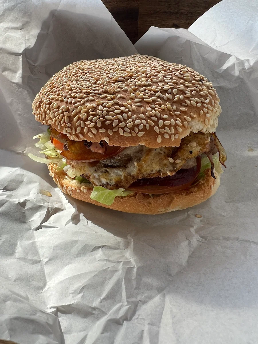 Hamburger, Harbourview Deli