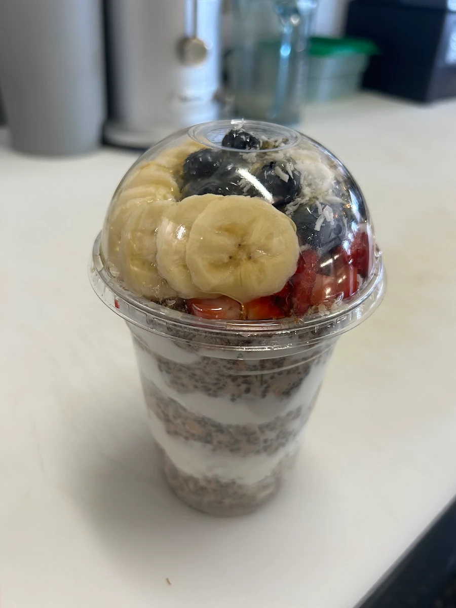 Chia Pudding Parfait w Fruit