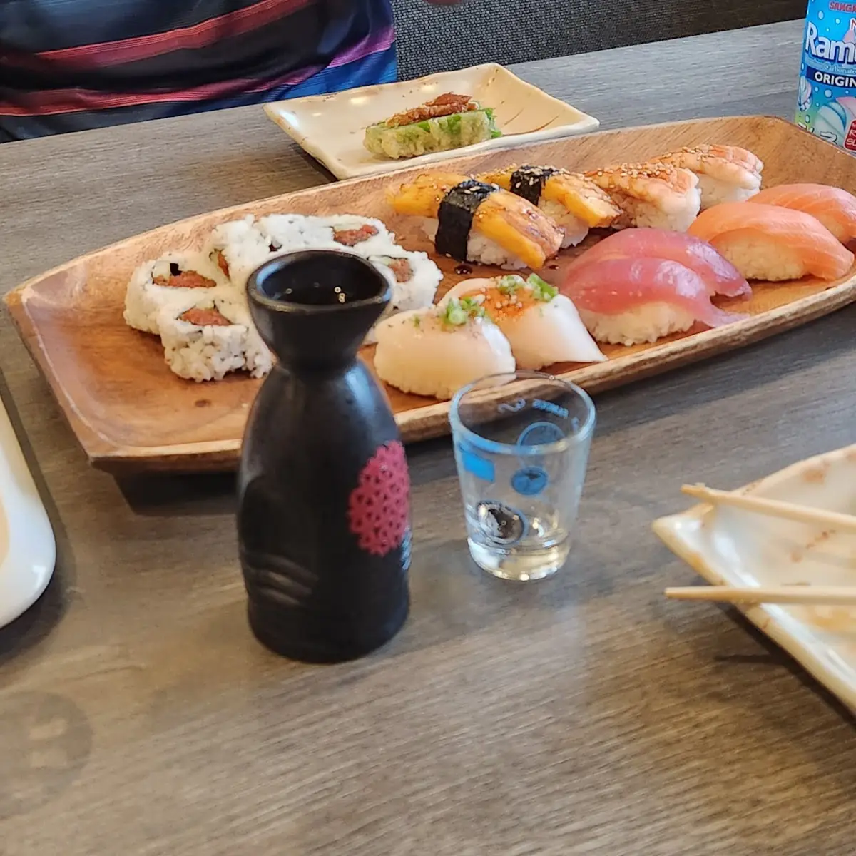 Fuki Sashimi Combo 16pcs