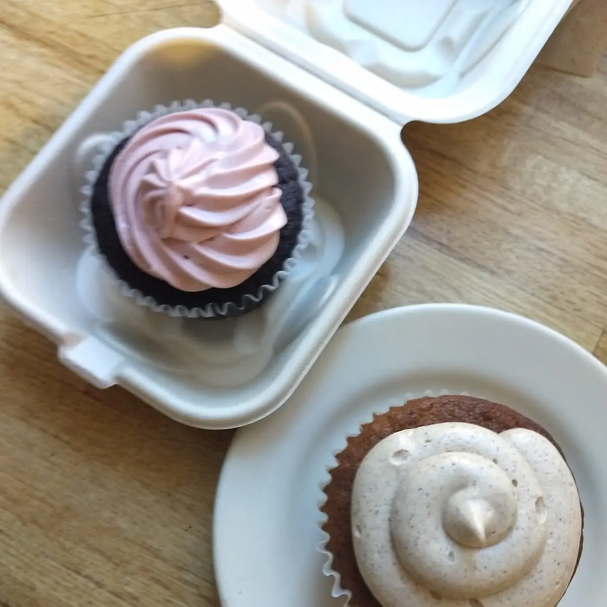 Pumpkin Muffin & Chocolate Cupcake