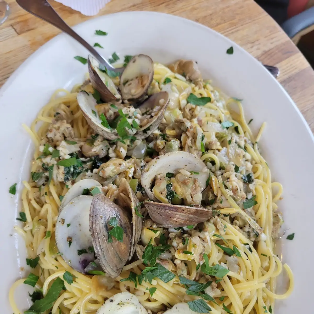Linguini with White Clam Sauce