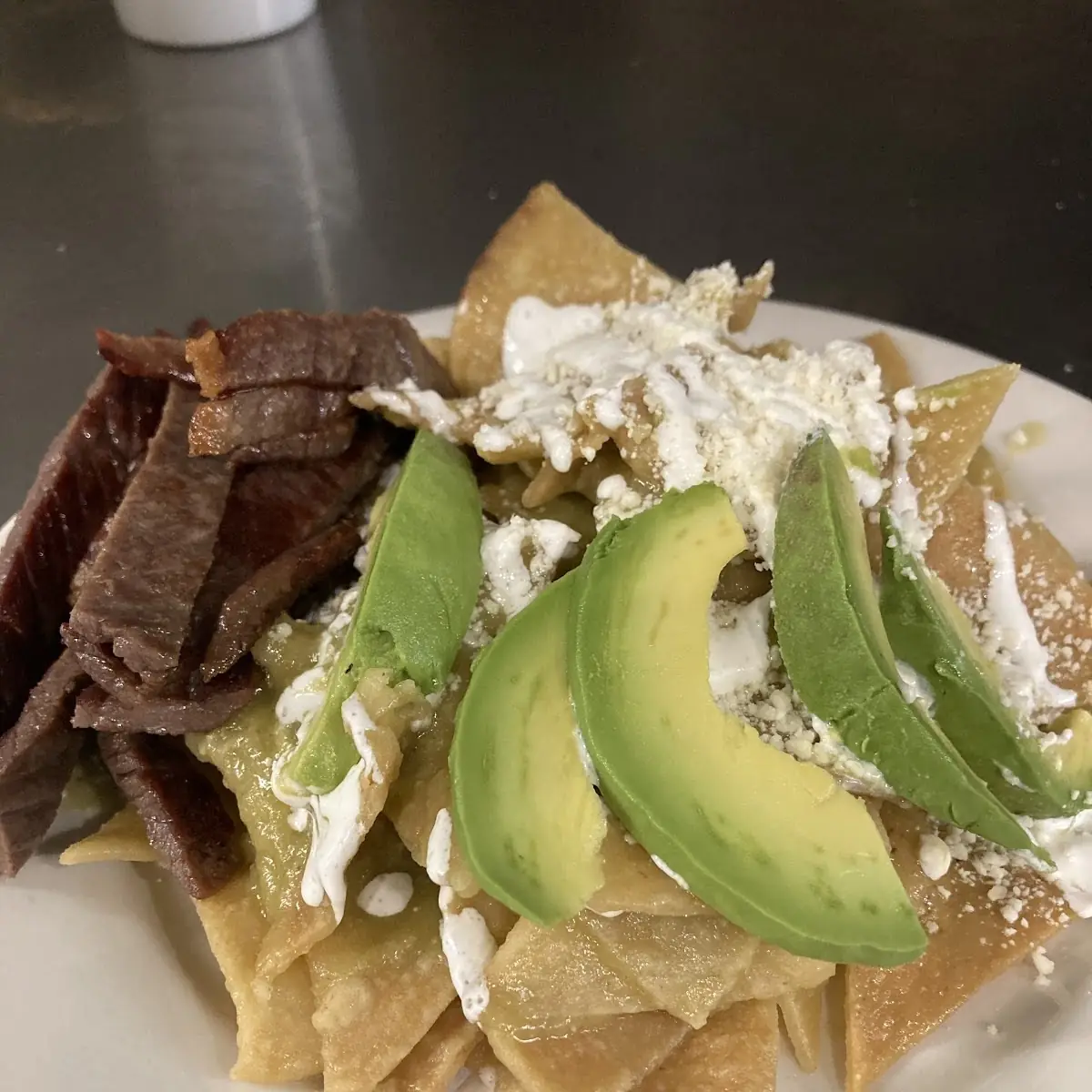 Chilaquiles Verdes Con Bistec