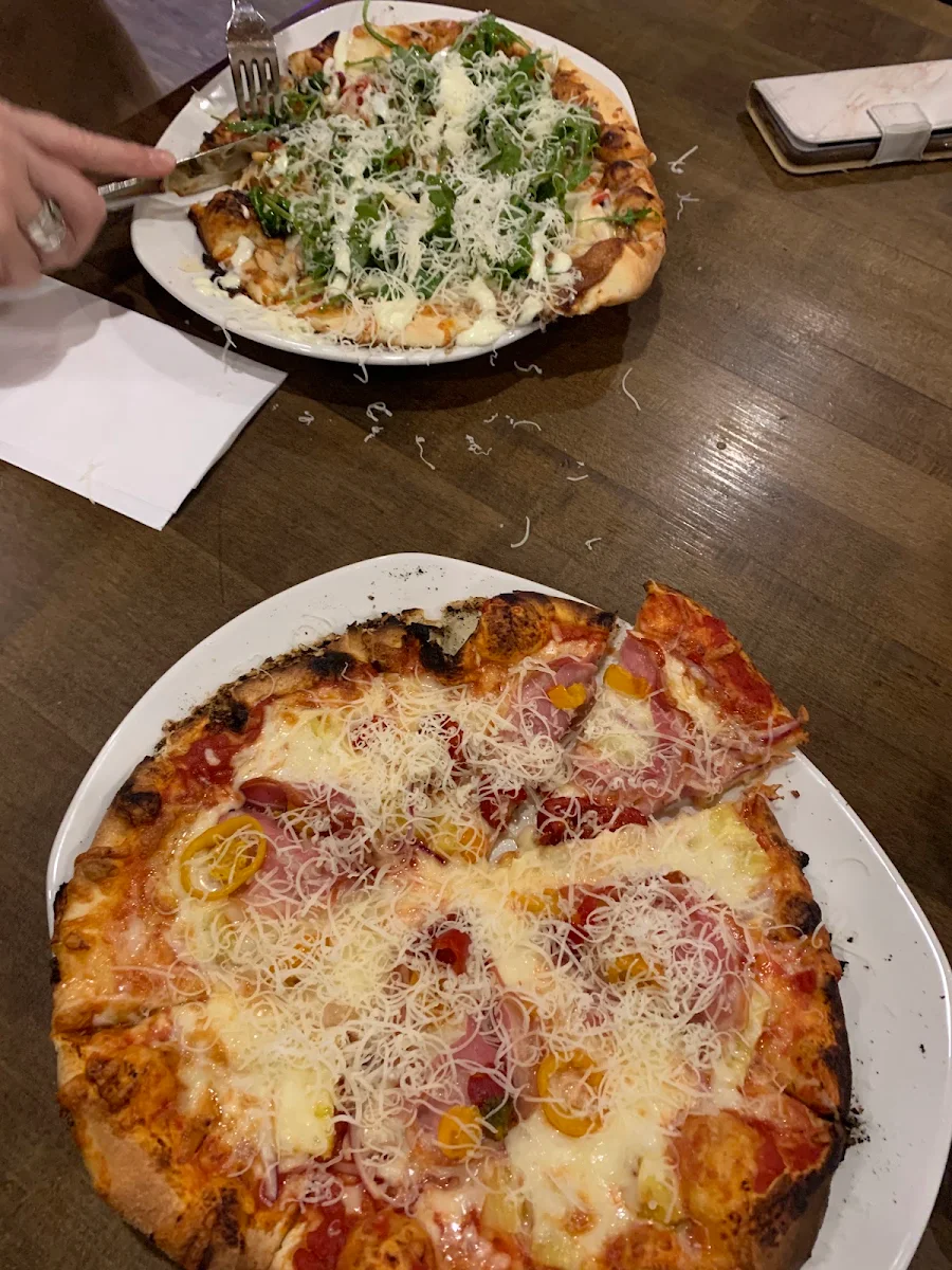Pizza Prosciutto Salami, Chino's Bistro