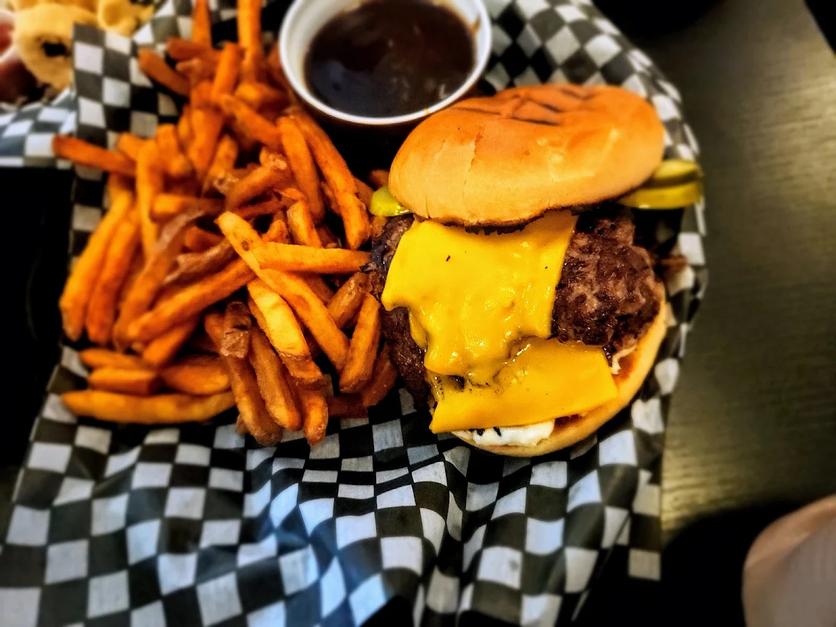 Smash Burger and Fries, Nineteen Restaurant & Patio