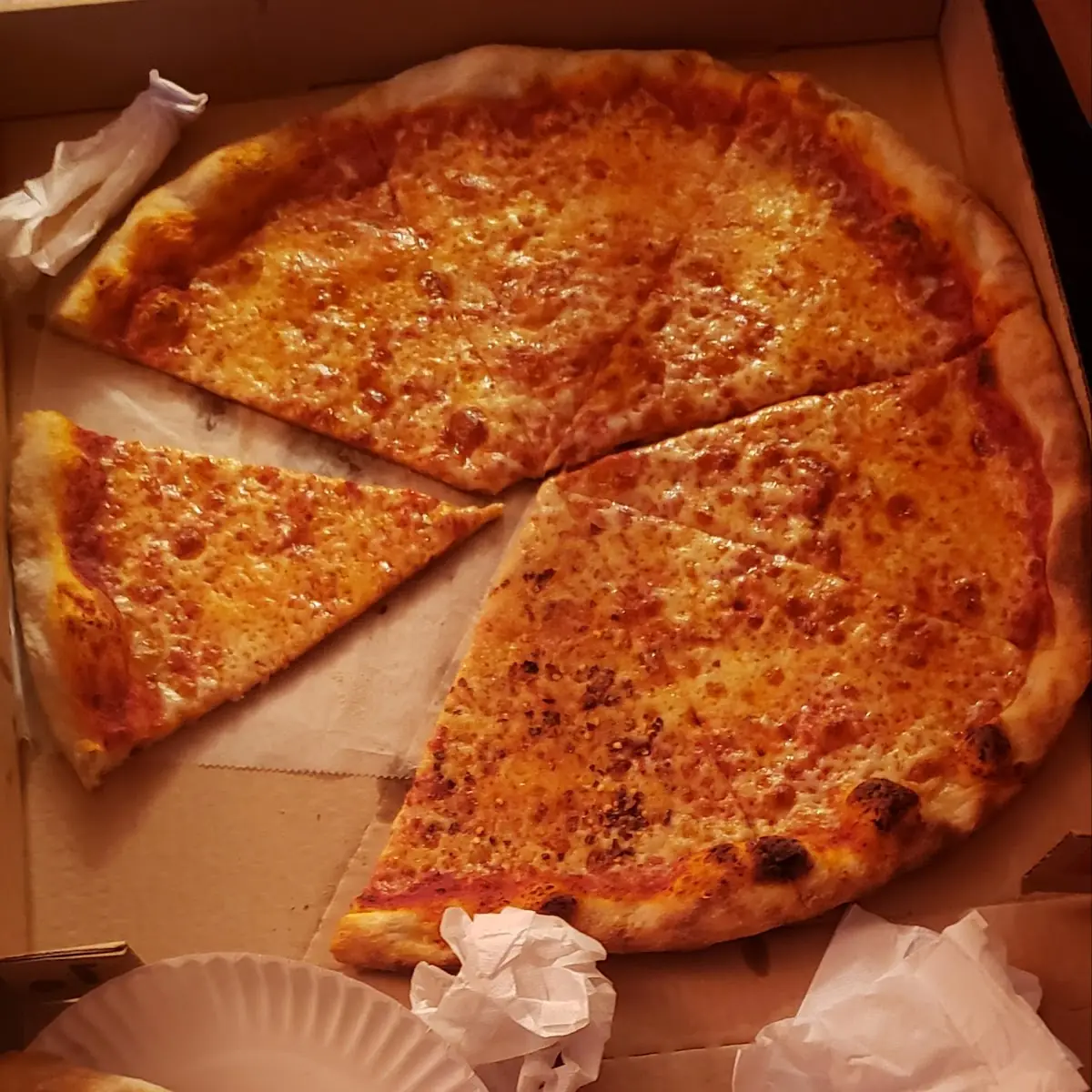 Large Cheese Pizza w Chicken Roll