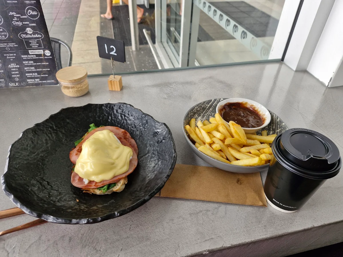 Eggs Benedict, Expresso Eatery