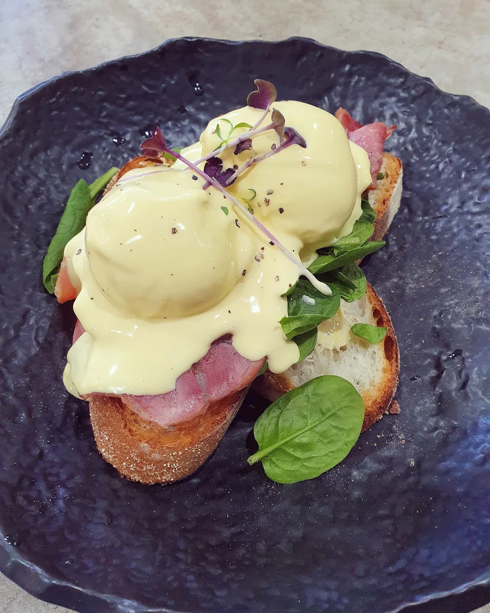 Eggs Florentine, Expresso Eatery