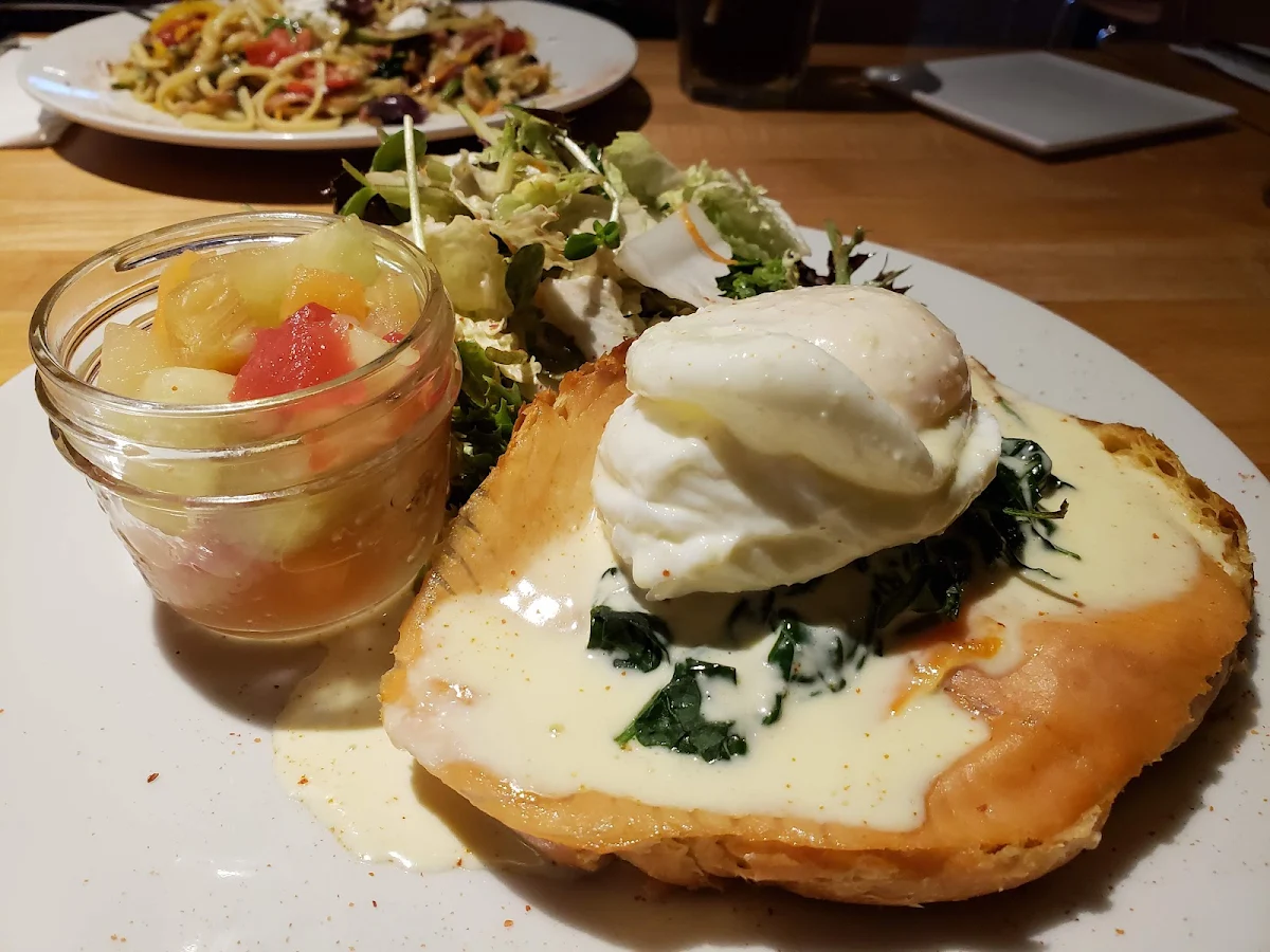 Eggs Florentine, Fiddleheads Bar and Grill